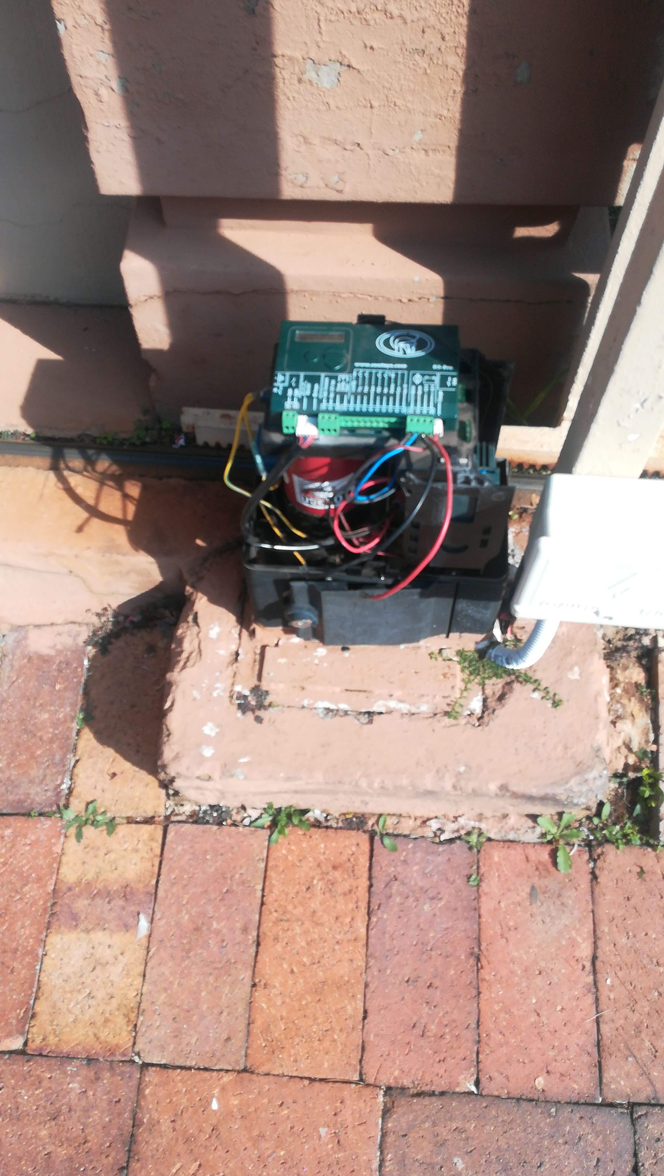 Centurion sliding gate motor and safety beam integration